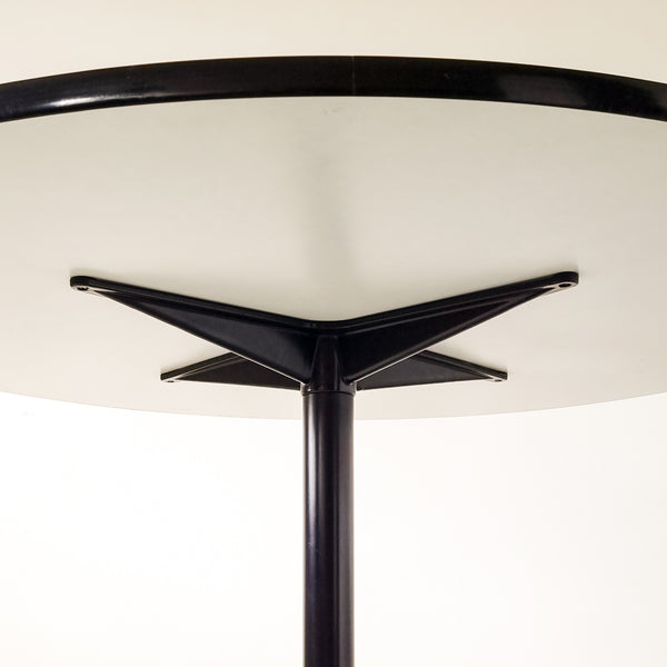 § Eames Round Laminate Dining Table
