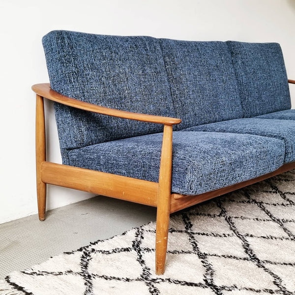 § Mid-century Knoll Antimott Sofa