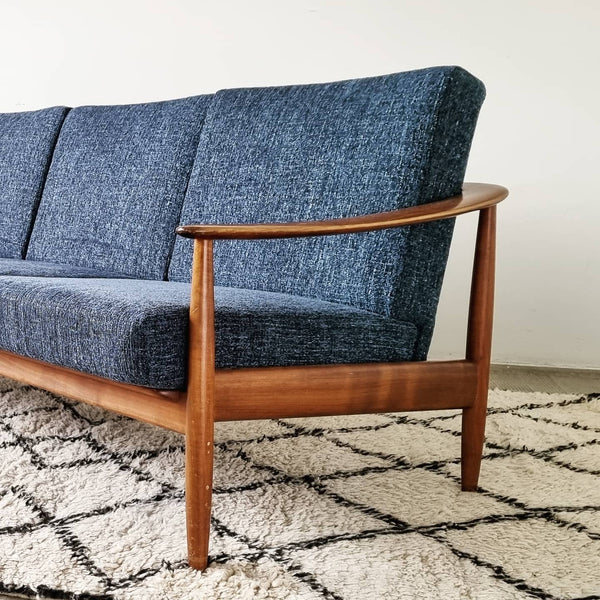 § Mid-century Knoll Antimott Sofa