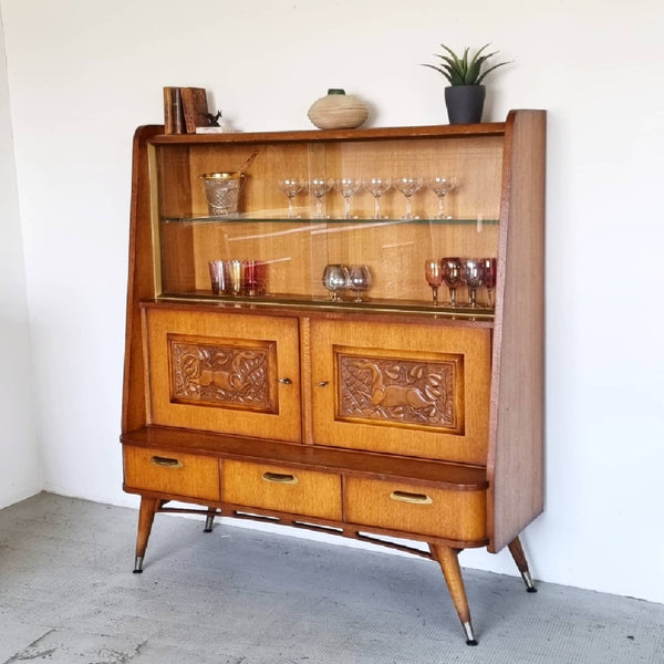 § Sculpted Vintage Animal Vitrine