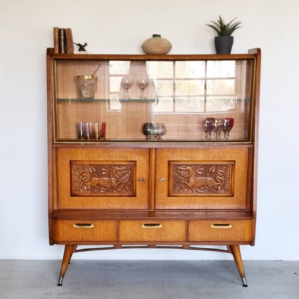 § Sculpted Vintage Animal Vitrine