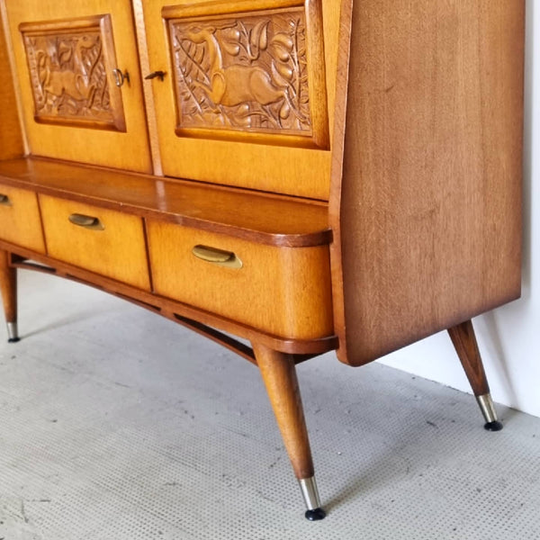 § Sculpted Vintage Animal Vitrine
