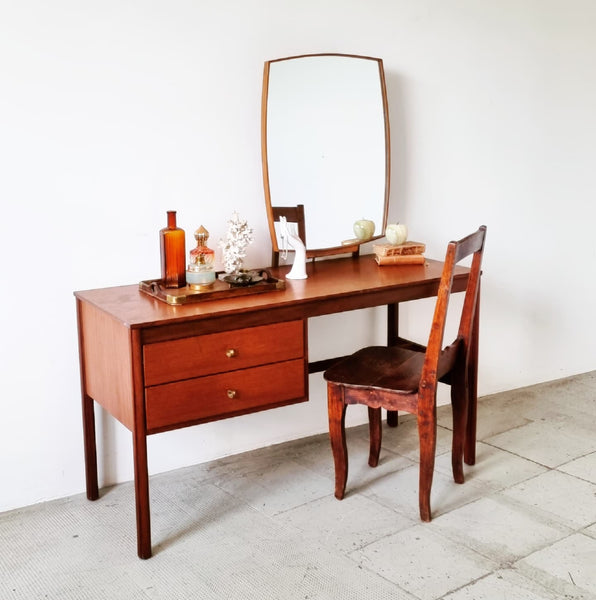 §Vintage English Dressing Table