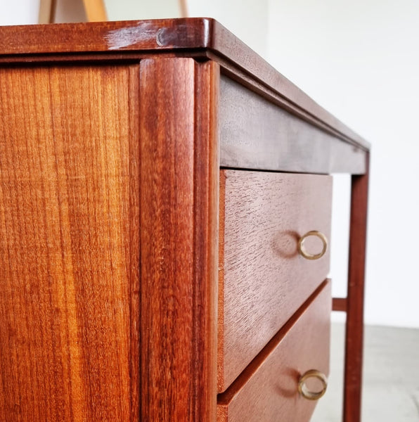 §Vintage English Dressing Table