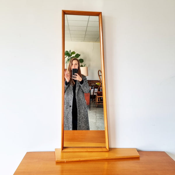§ Vintage Dresser with Mirror