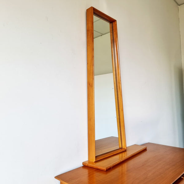 § Vintage Dresser with Mirror