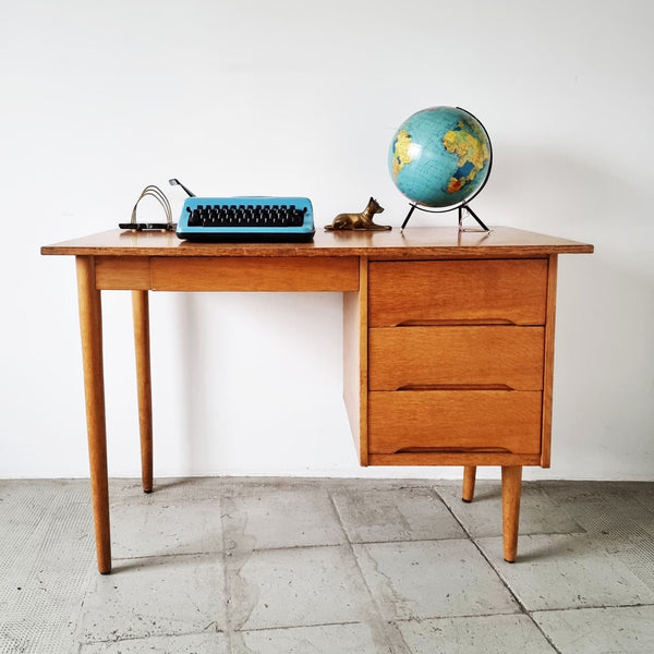 §Small Scandinavian Style Desk