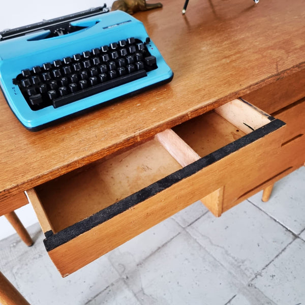 §Small Scandinavian Style Desk
