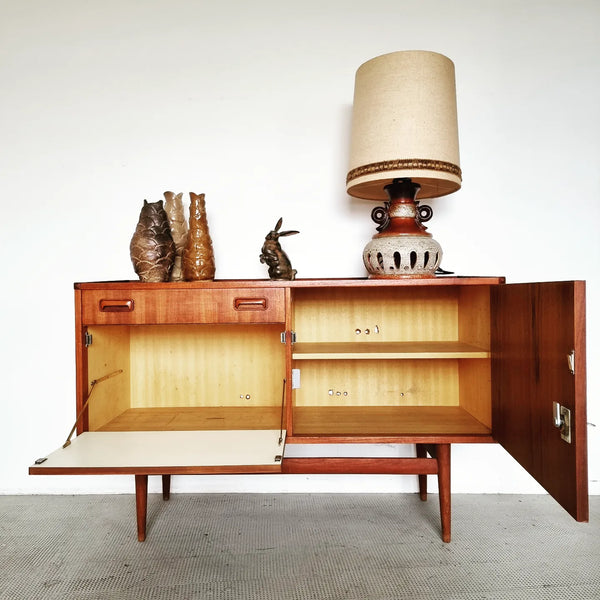 § Small Mid-century Sideboard Musterring