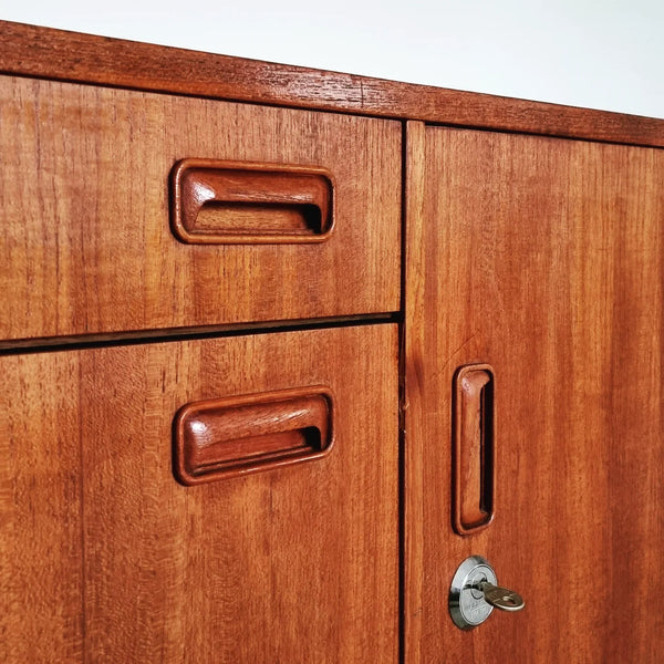 § Small Mid-century Sideboard Musterring