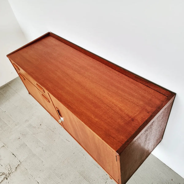 § Small Mid-century Sideboard Musterring