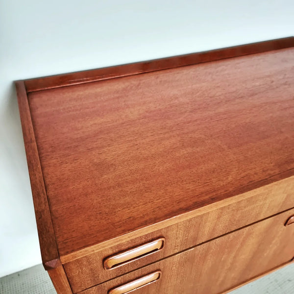 § Small Mid-century Sideboard Musterring