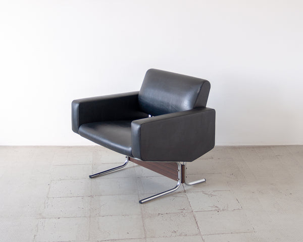 § Black & Chrome Vinyl 70's Club Chairs