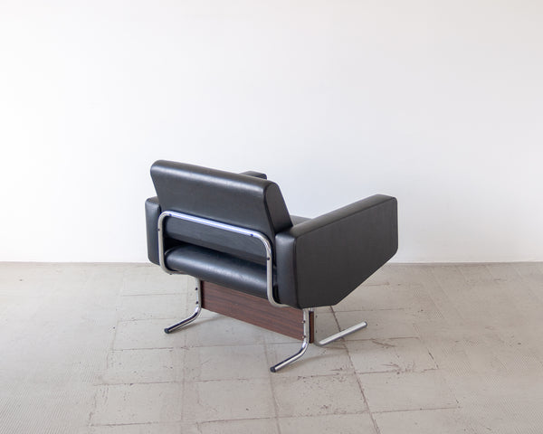 § Black & Chrome Vinyl 70's Club Chairs