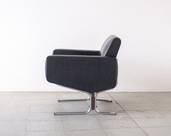 § Black & Chrome Vinyl 70's Club Chairs