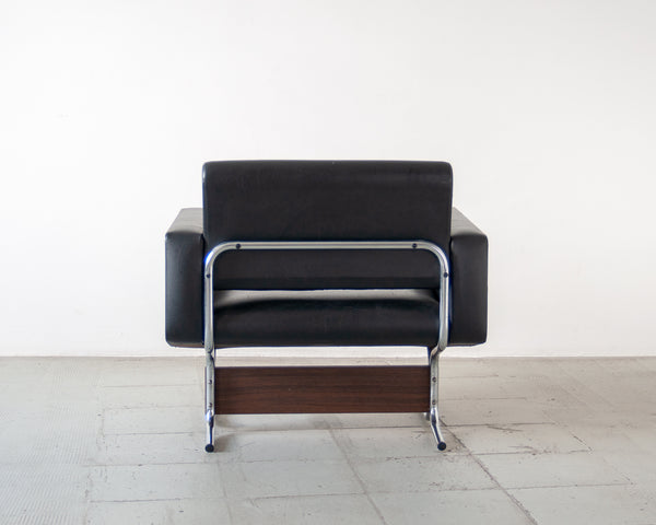 § Black & Chrome Vinyl 70's Club Chairs
