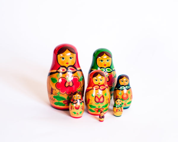 § Vintage Matryoshka Russian Nesting Dolls