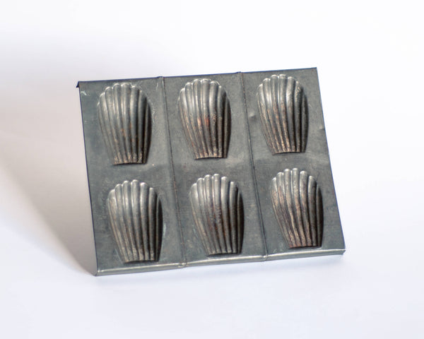 § French Vintage Madeleine Tin
