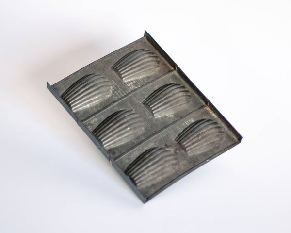 § French Vintage Madeleine Tin